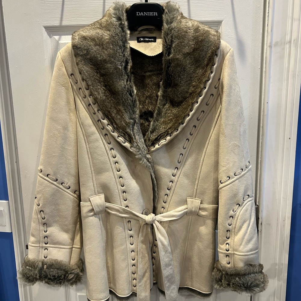 Vintage Women's Dressy Beige Jacket with Faux Fur Trim Large